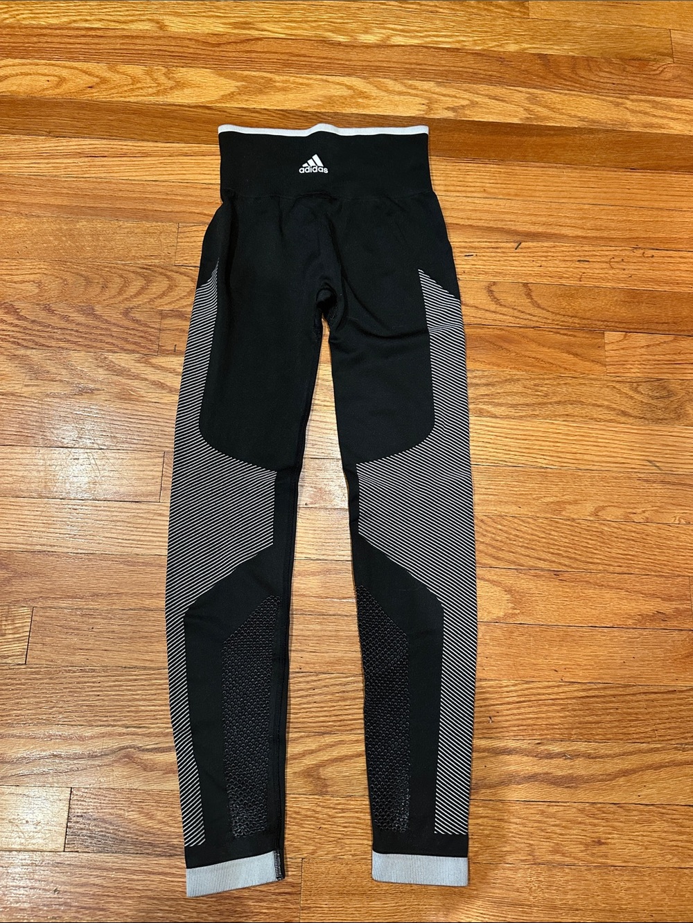 Adidas Women’s Black & White Seamless Gym Leggings Size XS